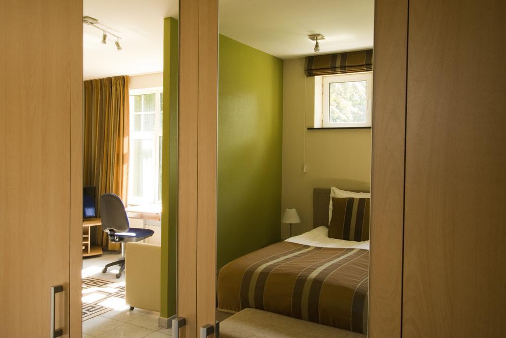 B&B Bloemenweelde Genk Habitación foto